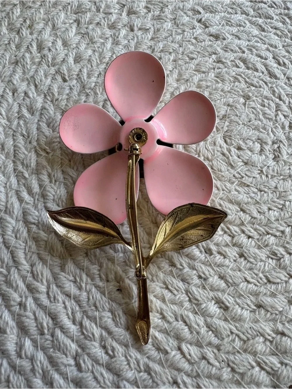 Darling‎ Vintage 1968 pink flower floral Sara Coventry brooch pin
